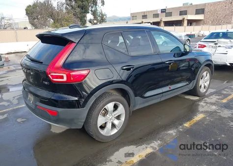 2021 Volvo Xc40 T5 Momentum z USA, uszkodzony, nr VIN YV4162UK6M2599620